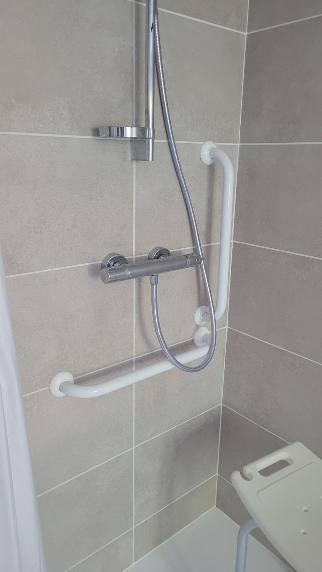Le Truc En Plus, Accessibles Pmr, Appartement 45 M2 Mitoyen Dans Une Maison Avec Un Autre Appartement Guérard Exterior photo
